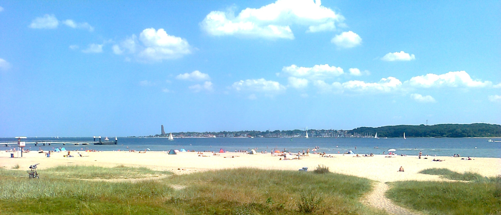 Blick über die Kieler Förde vom Falckensteiner Strand, nicht das Olympiazentrum Schilksee